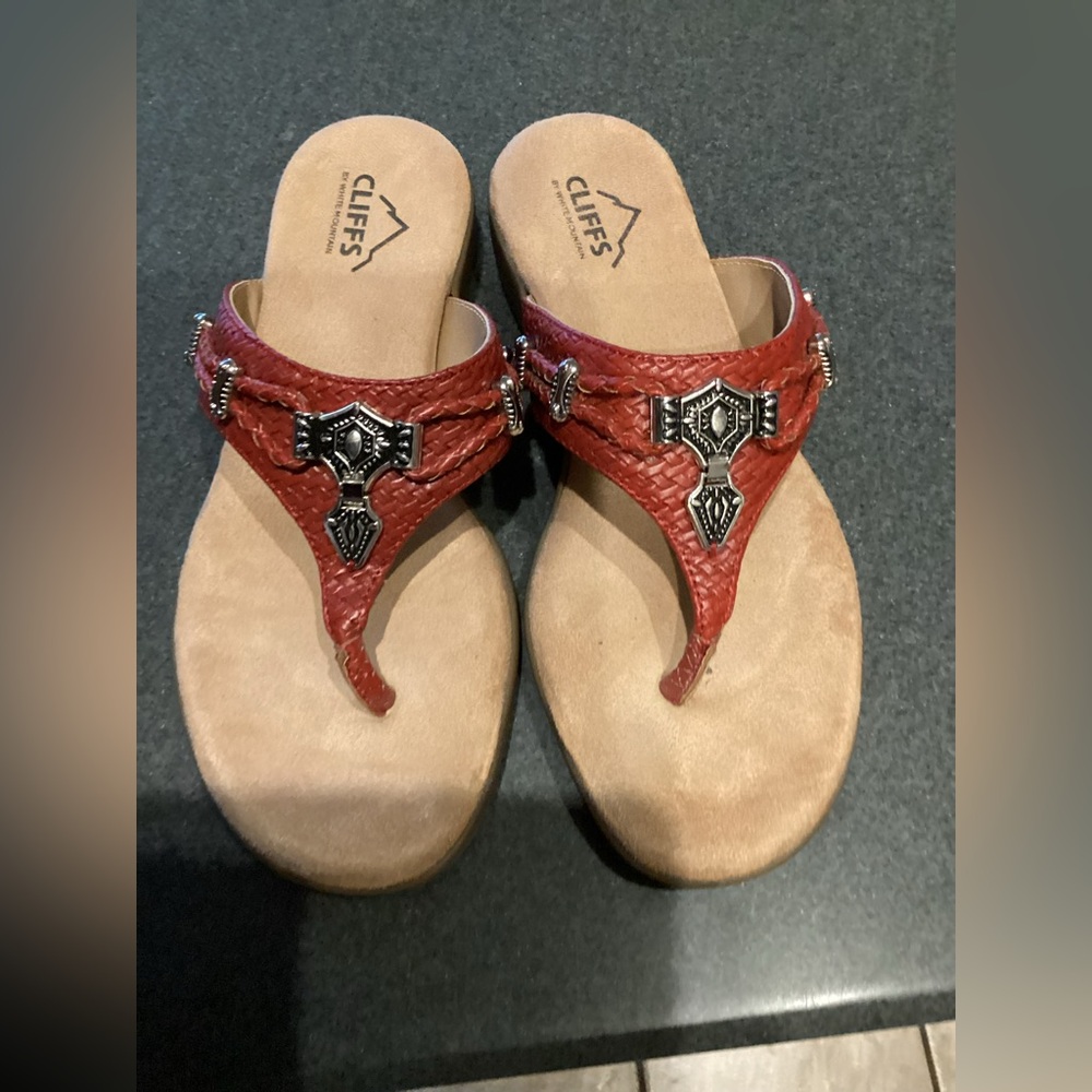 Cliffs, sandals 6M